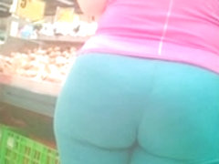 Big ass milf in tight green trousers