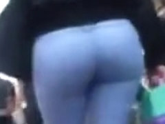 Round Booty in Jeans