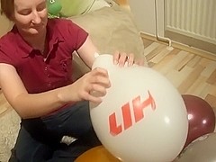 Nailpopping some balloons