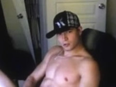 Gay dude posing and jerking off for webcam