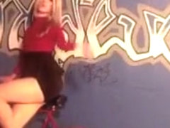girl Crosdresser Tgirl in Pantyhose Shows Legs and Feet
