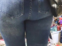 Delucious big butts milfs in tight jeans