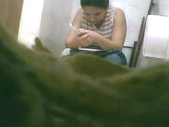 Candid toilet cam captures a hot mature woman peeing