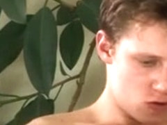 Bisex guy gave a slut massive facial