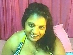 Indian woman on cam teases me with her big billibongs