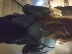 Teenyluder in der U-Bahn verfolgt