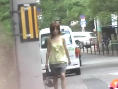 Voyeur filmed how Japanese girl gets street sharked