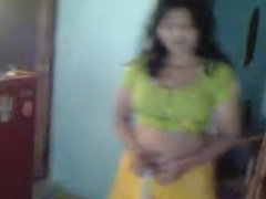 Desi melon pantoons aunty bare her breasty figure on web camera